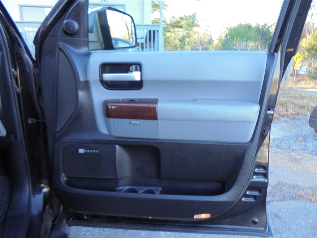 Used 2012 Toyota Sequoia Platinum image 28