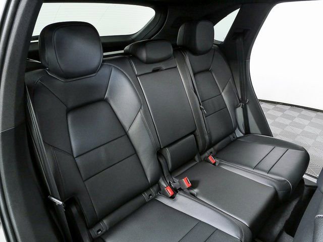 New 2026 Porsche Cayenne image 21