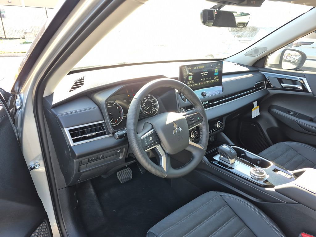 New 2026 Mitsubishi Outlander SE image 32