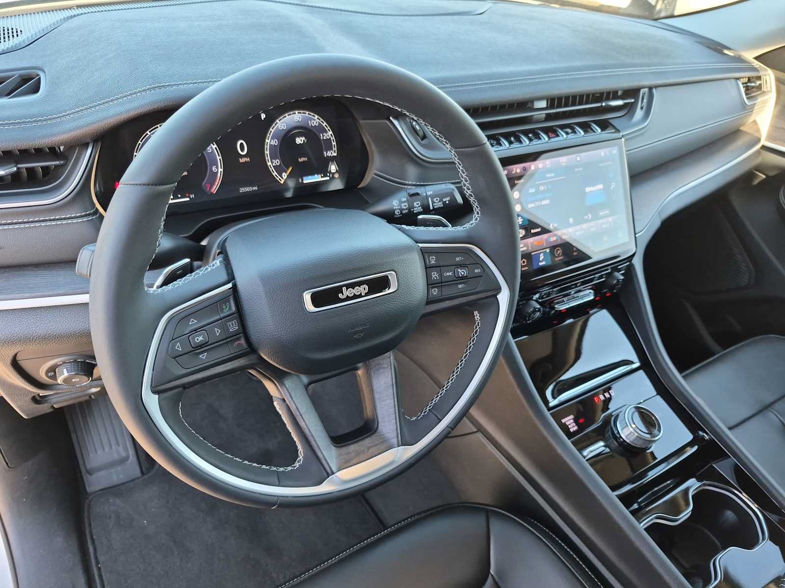 Used 2023 Jeep Grand Cherokee Limited AWD/4WD image 2