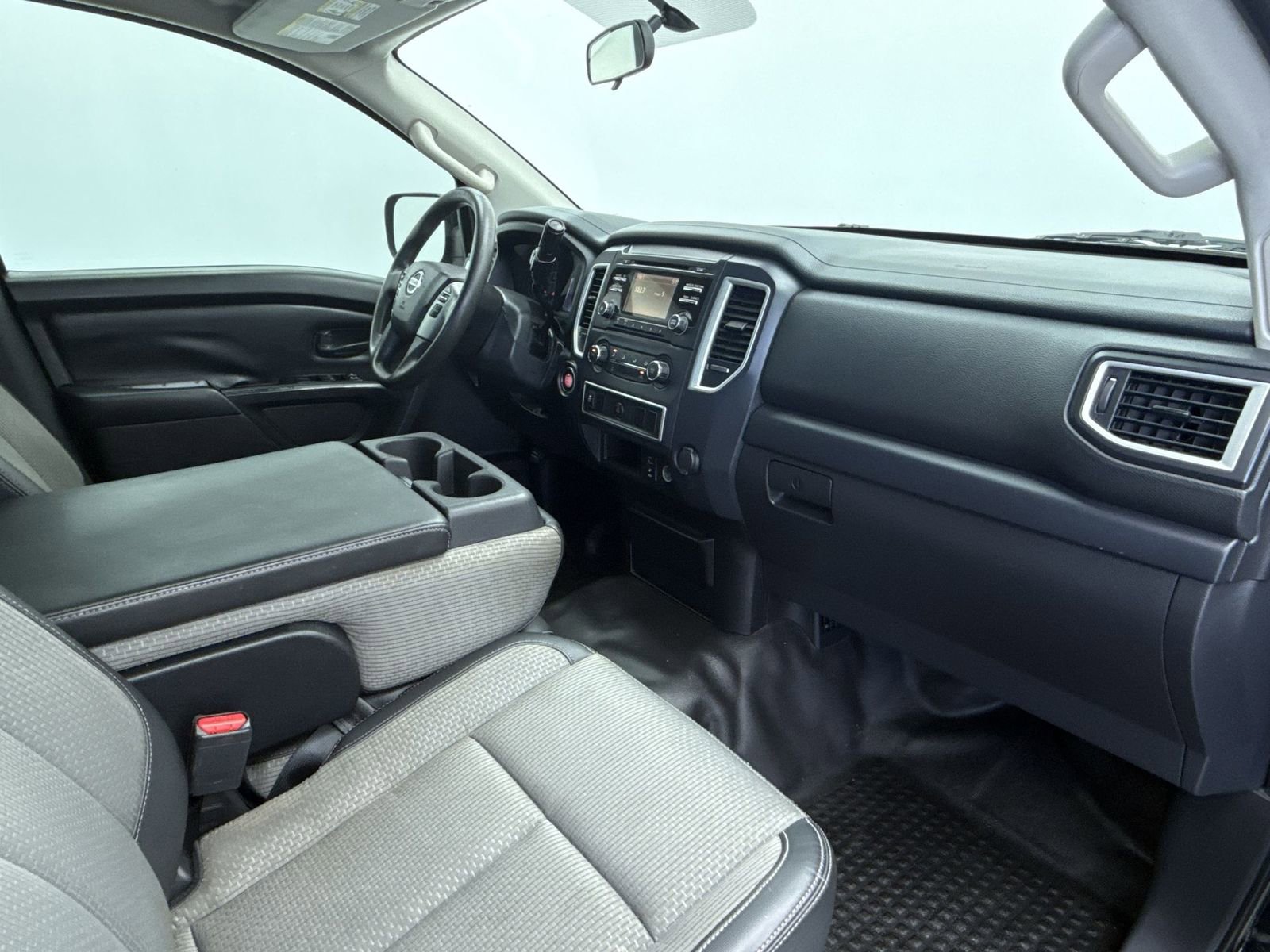 Used 2017 Nissan Titan S image 16