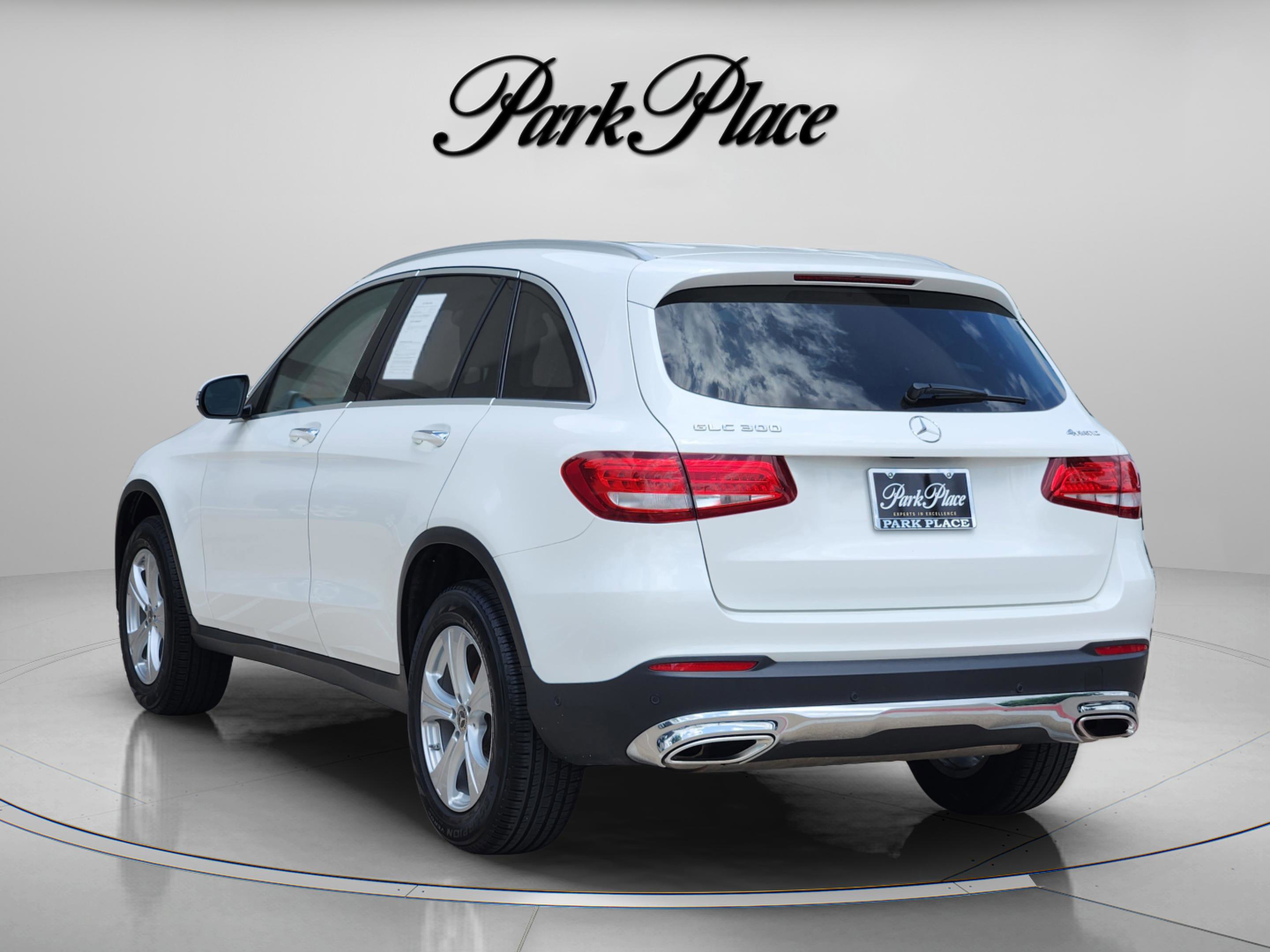 Used 2018 Mercedes-Benz GLC 300 4MATIC image 3