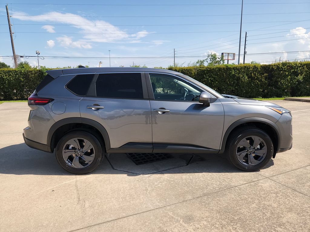 Used 2026 Nissan Rogue SV FWD image 4
