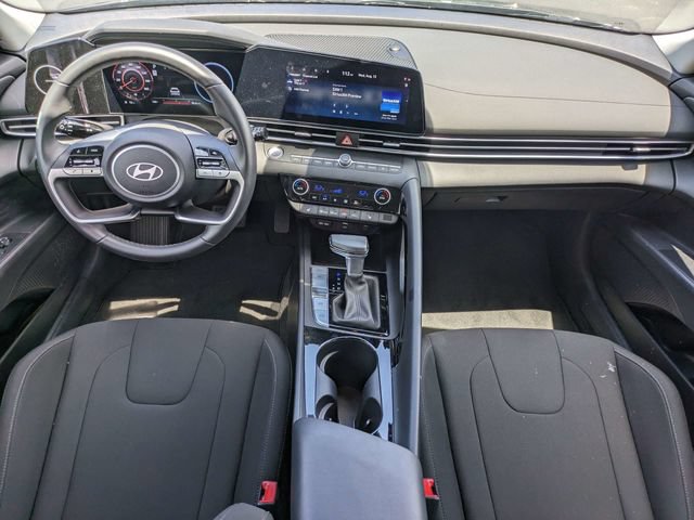 Used 2025 Hyundai Elantra SEL FWD image 14