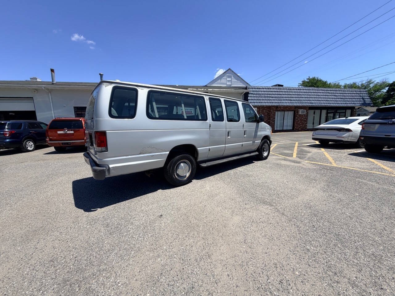 Used 2006 Ford E-350 and Econoline 350 XL RWD image 31