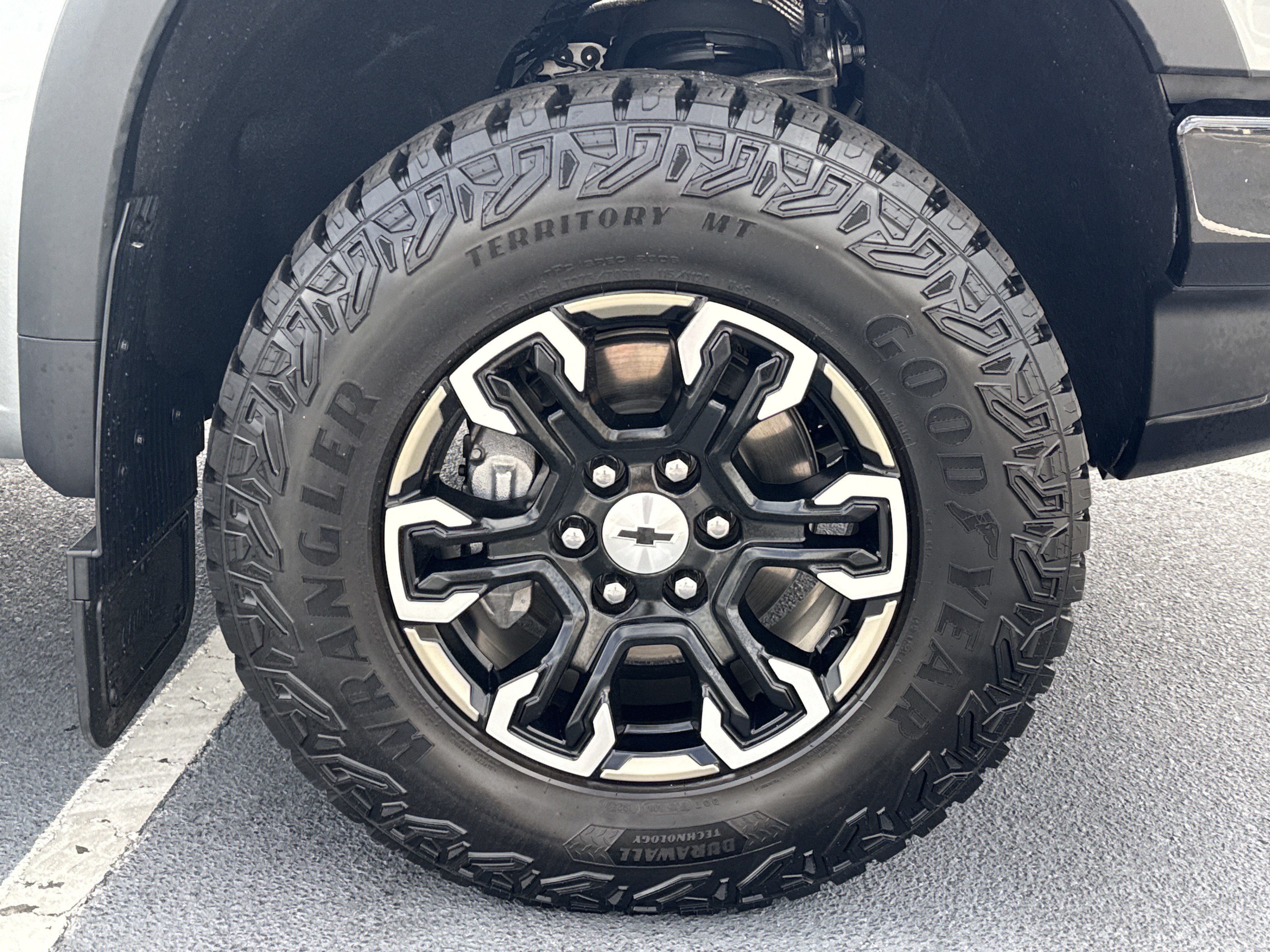 Used 2024 Chevrolet Silverado 1500 ZR2 w/ Technology Package AWD/4WD image 13
