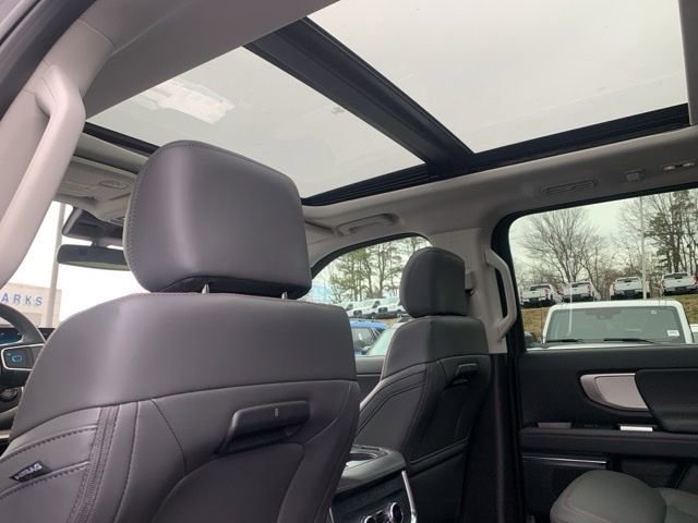 New 2025 Ford Expedition Active AWD/4WD image 24