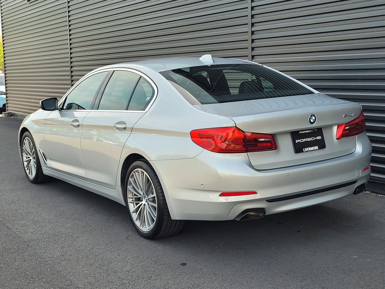 Used 2017 BMW 540i RWD image 4