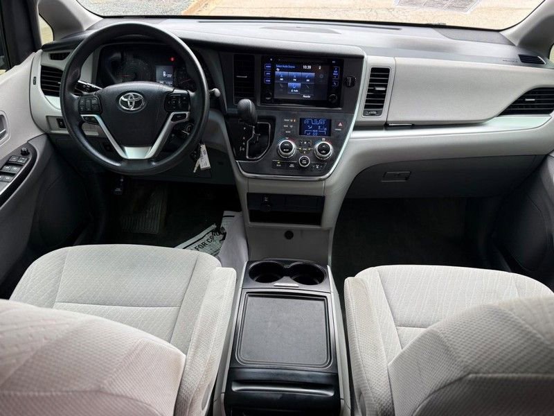 Used 2017 Toyota Sienna LE AWD/4WD image 14