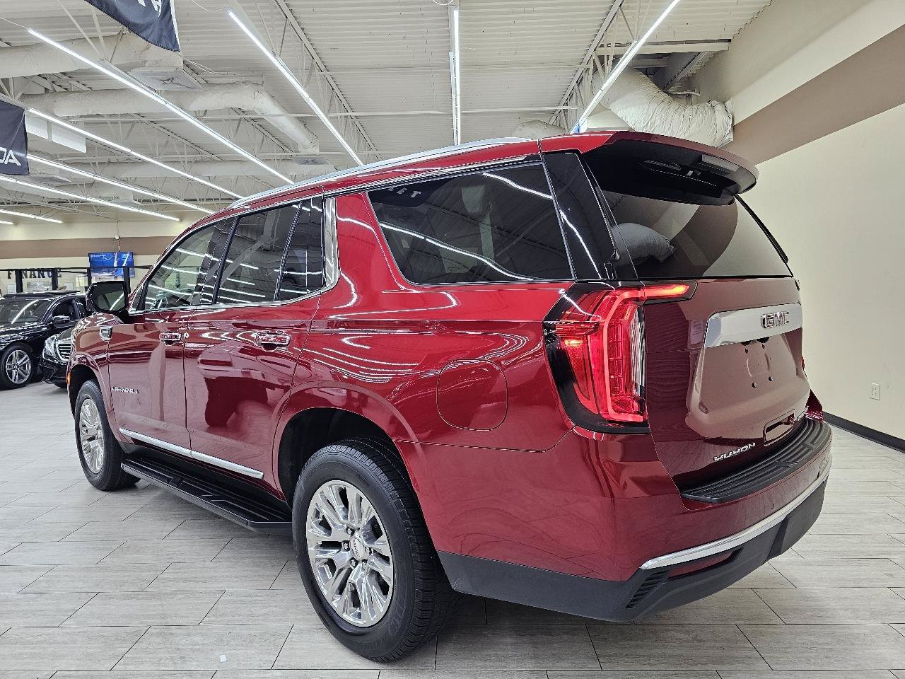 Used 2021 GMC Yukon Denali RWD image 8