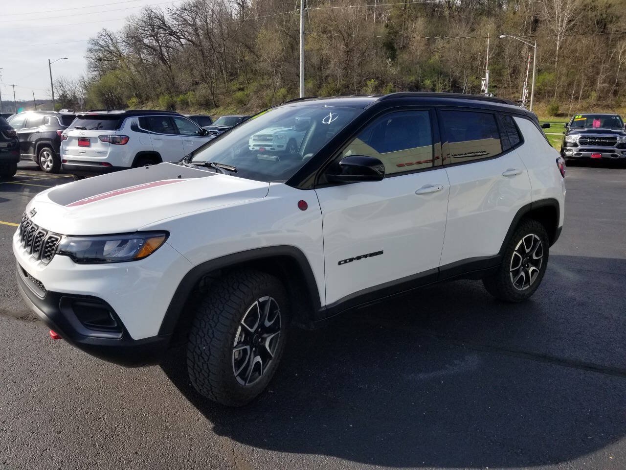 Certified 2025 Jeep Compass Trailhawk w/ Trailer Tow Group AWD/4WD image 3