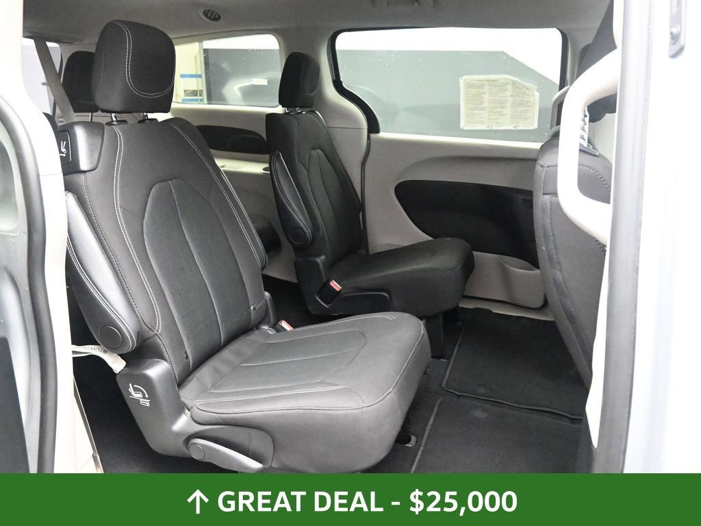 Used 2024 Chrysler Voyager LX image 22
