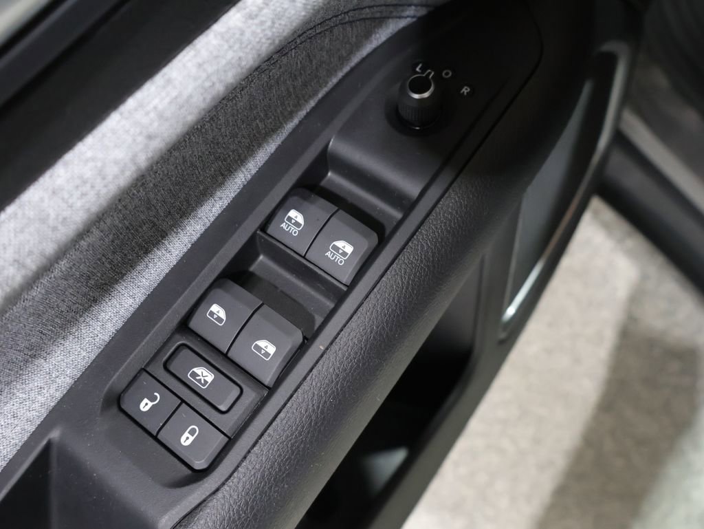 Used 2023 Jeep Compass Latitude w/ Convenience Group AWD/4WD image 14