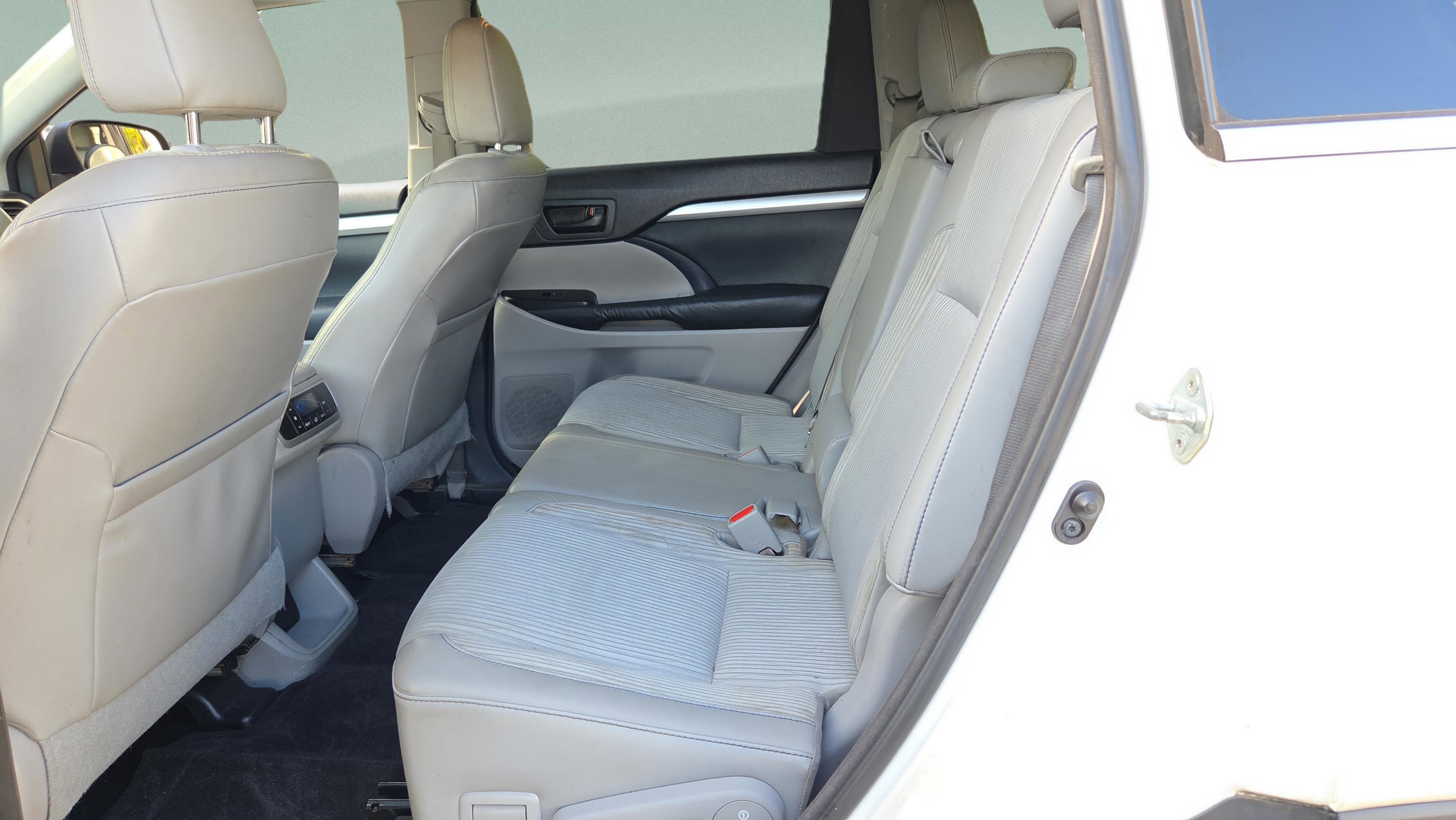 Used 2015 Toyota Highlander Plus image 11