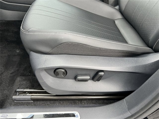 Used 2024 Volkswagen Tiguan SE R-Line image 14