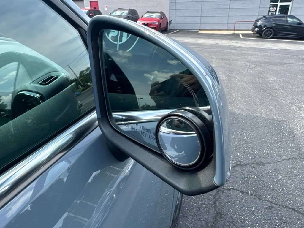 Used 2023 Volvo XC40 B5 Plus AWD/4WD image 20