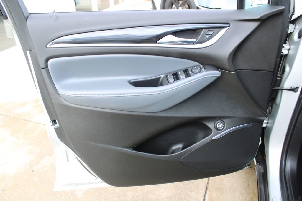 Used 2020 Buick Enclave Essence image 9