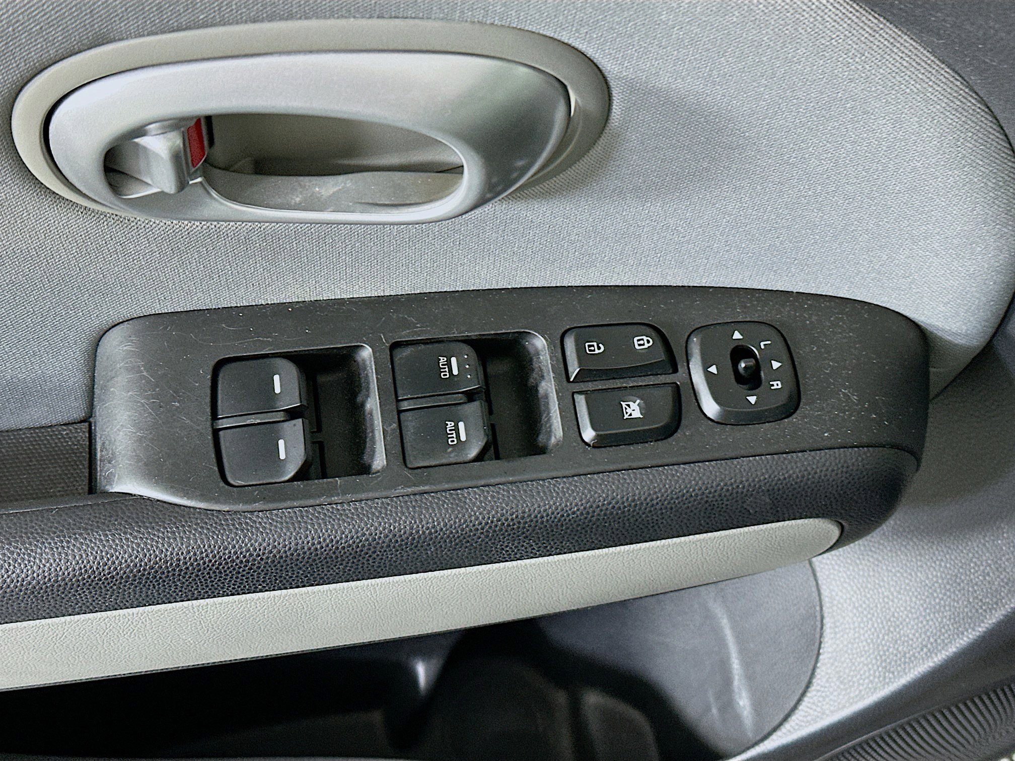 Used 2016 Kia Soul + image 15