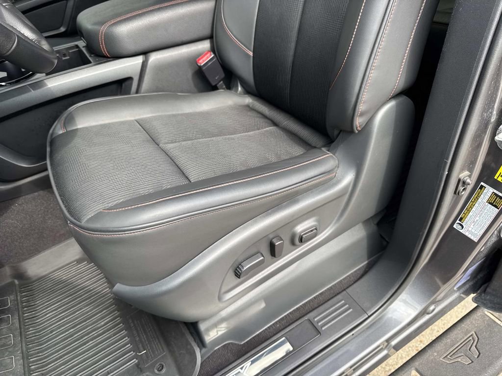 Used 2023 Nissan Titan PRO-4X image 34
