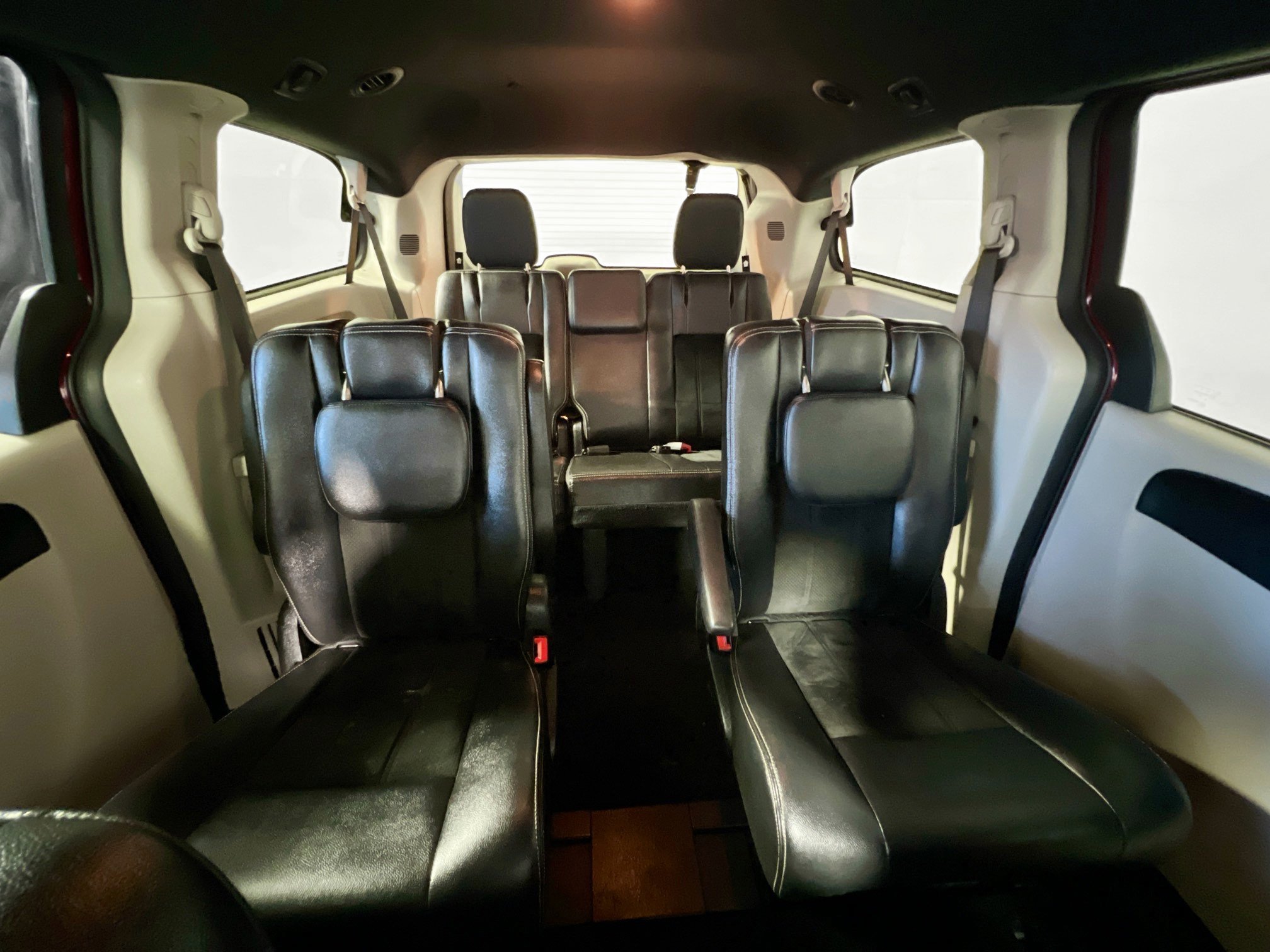 Used 2018 Dodge Grand Caravan SXT FWD image 32