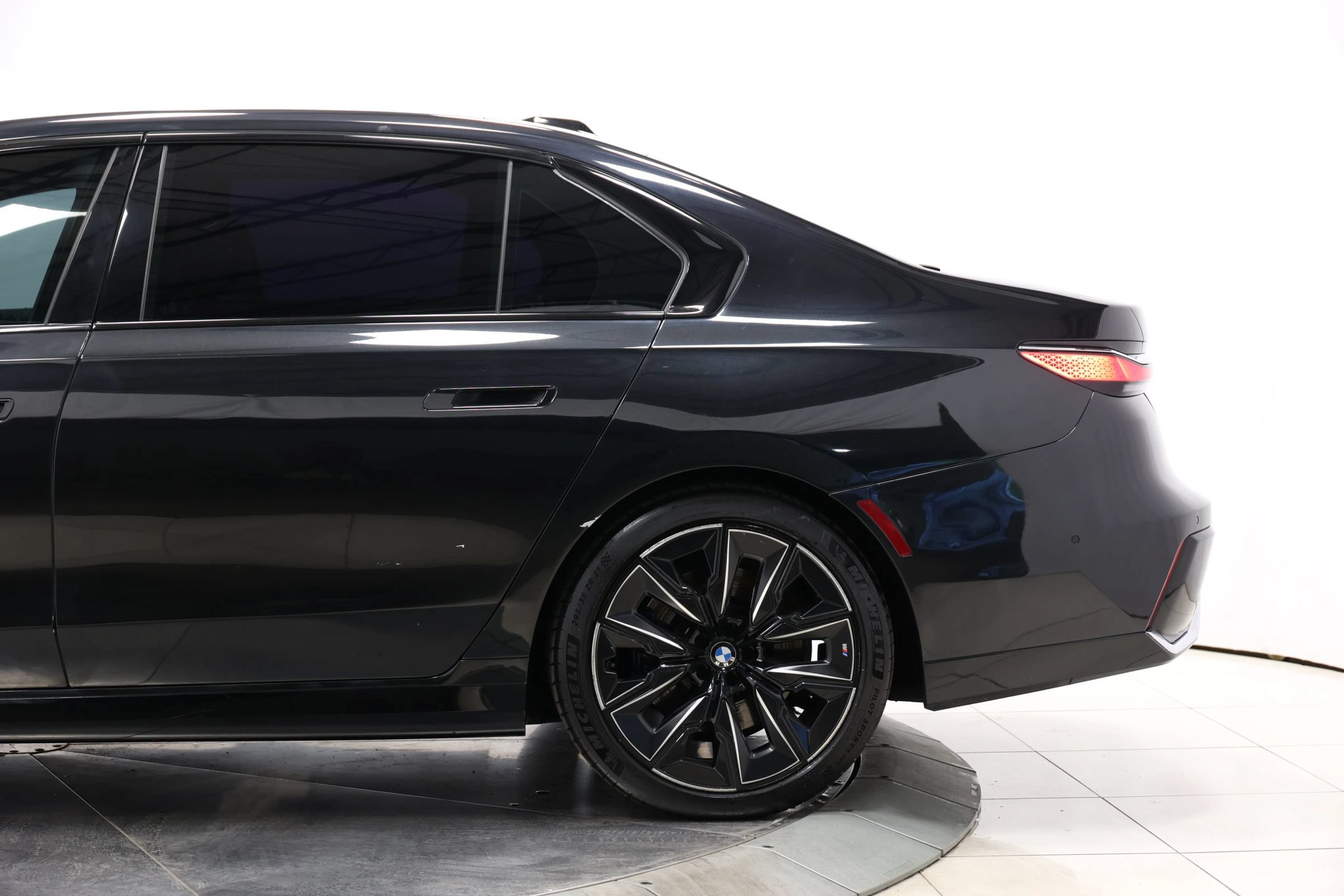 Used 2023 BMW 740i RWD image 10