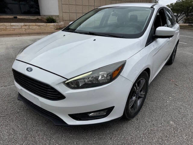 Used 2018 Ford Focus SE w/ SE Appearance Package image 3
