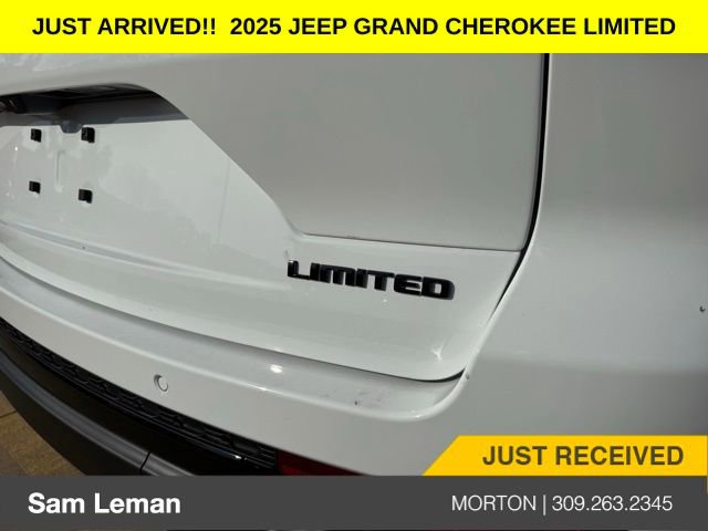 New 2025 Jeep Grand Cherokee Limited w/ Black Appearance Package image 9