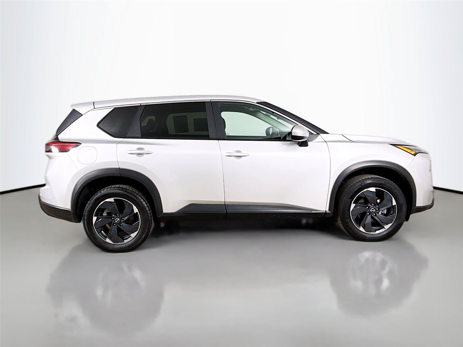 Used 2024 Nissan Rogue SV AWD/4WD image 16