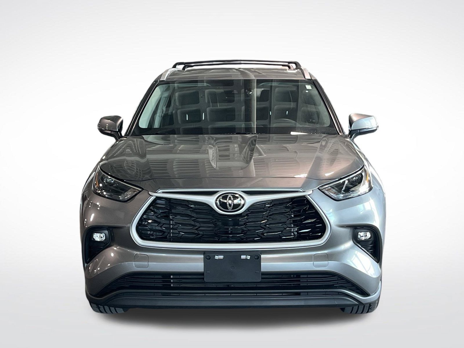 Used 2025 Toyota Highlander XLE FWD image 3