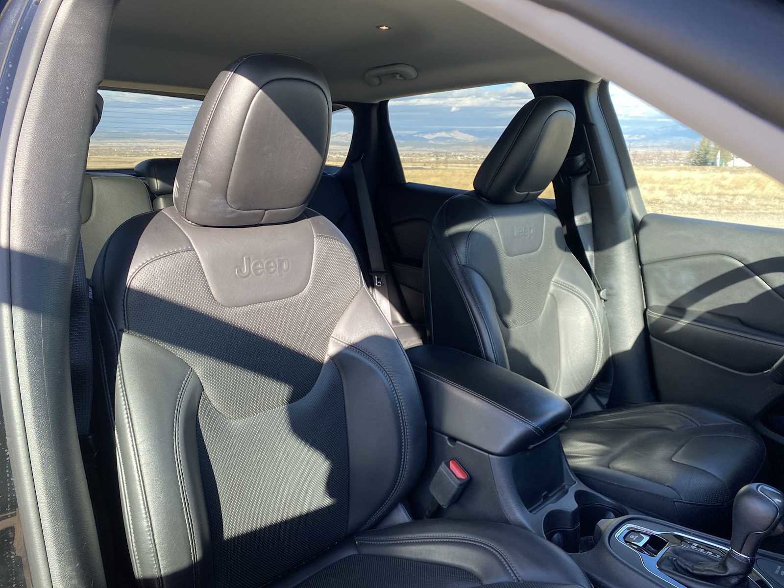 Used 2019 Jeep Cherokee Limited image 17