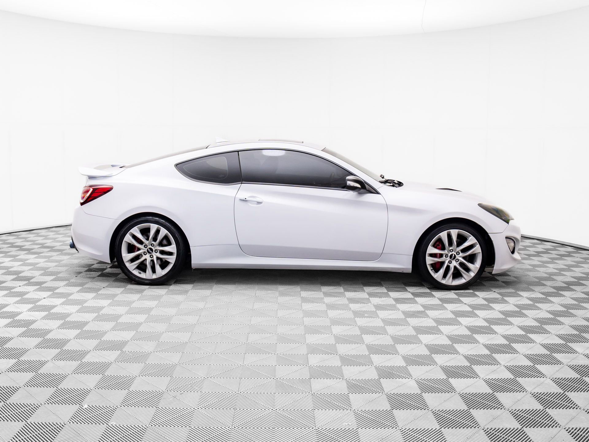 Used 2013 Hyundai Genesis 3.8 image 7
