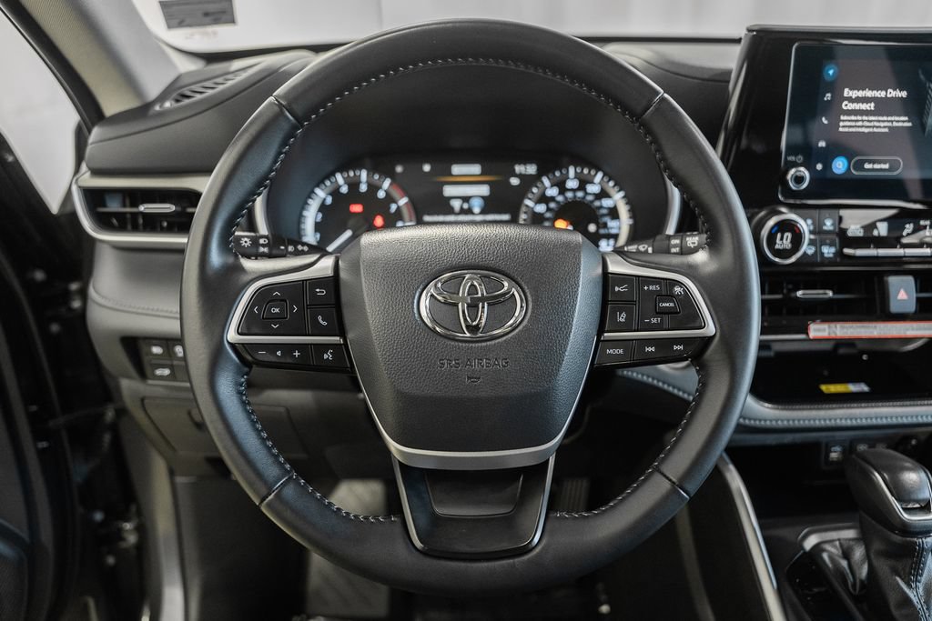 Used 2025 Toyota Highlander XLE AWD/4WD image 27