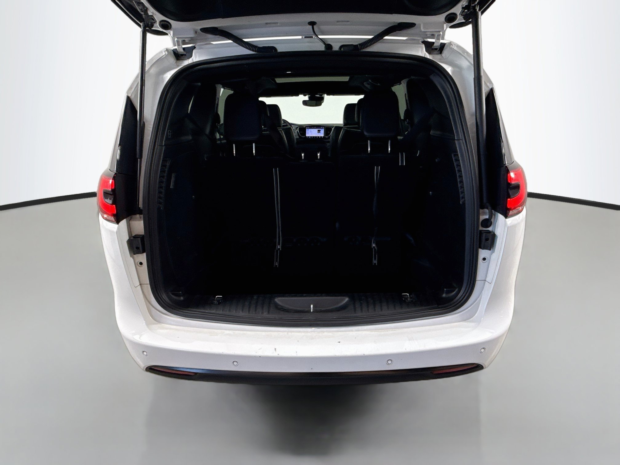 Used 2025 Chrysler Pacifica Limited FWD image 25