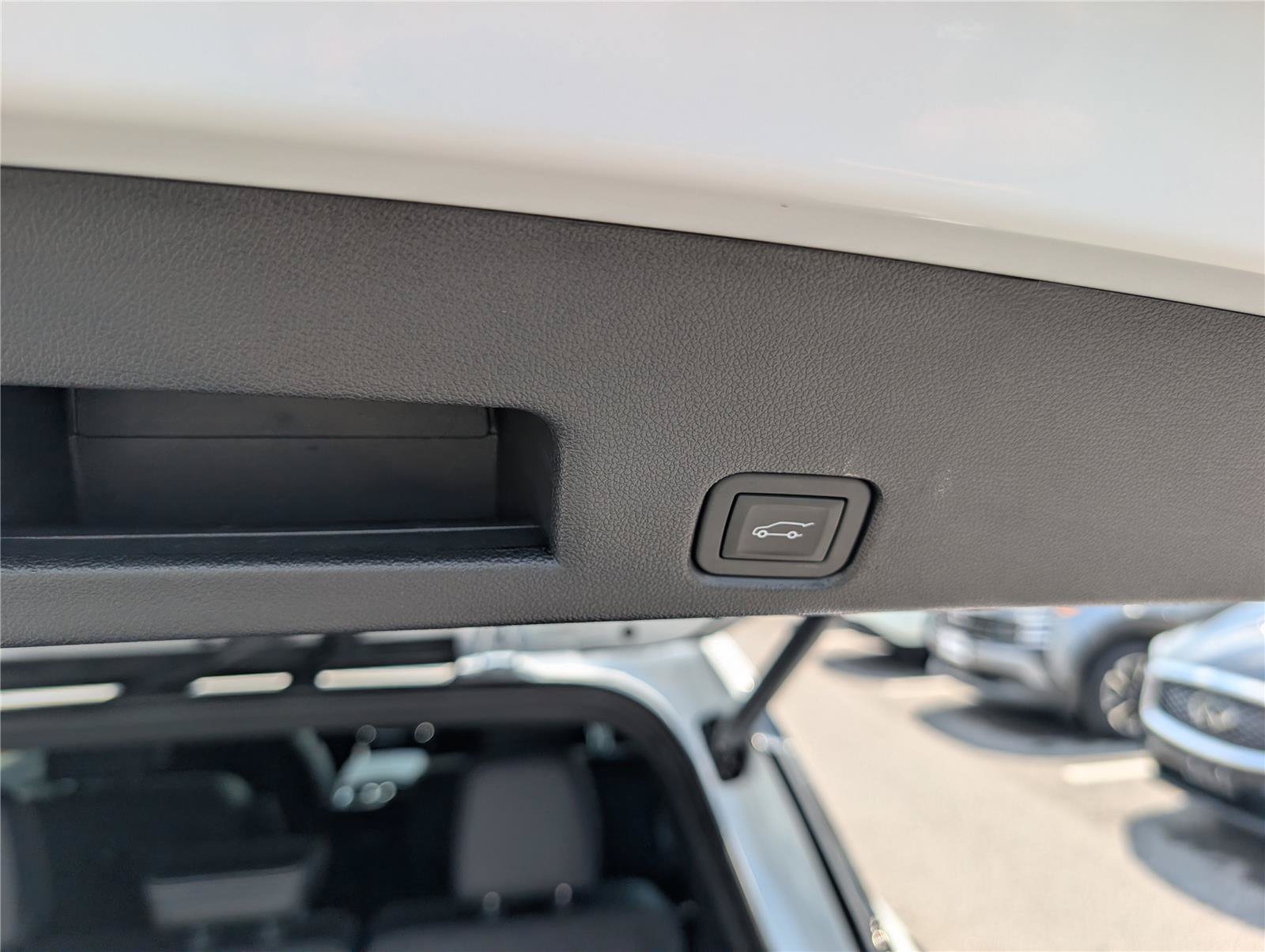 Used 2025 Chevrolet Traverse LT FWD image 14