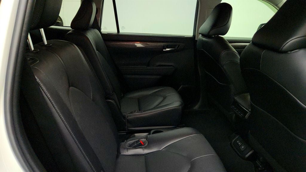 Used 2023 Toyota Highlander Limited AWD/4WD image 23