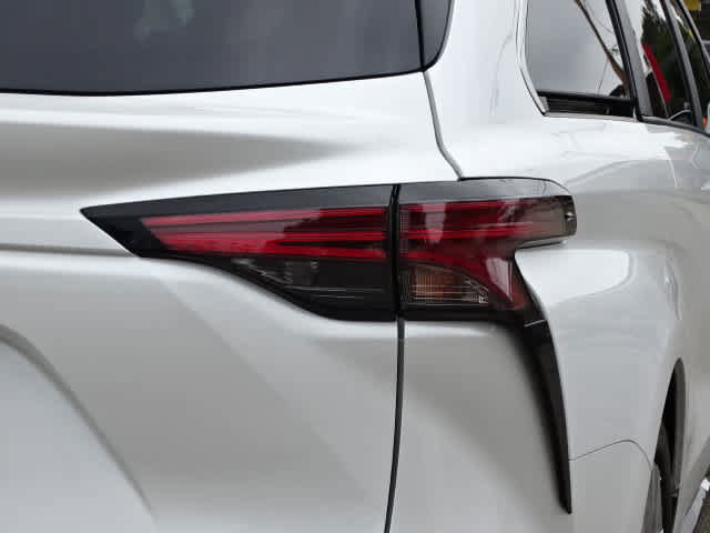 Used 2023 Toyota Sienna Limited AWD/4WD image 10