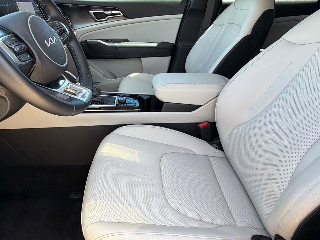 Used 2024 Kia Sportage EX image 12