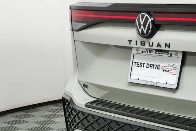 New 2026 Volkswagen Tiguan SE R-Line FWD image 37