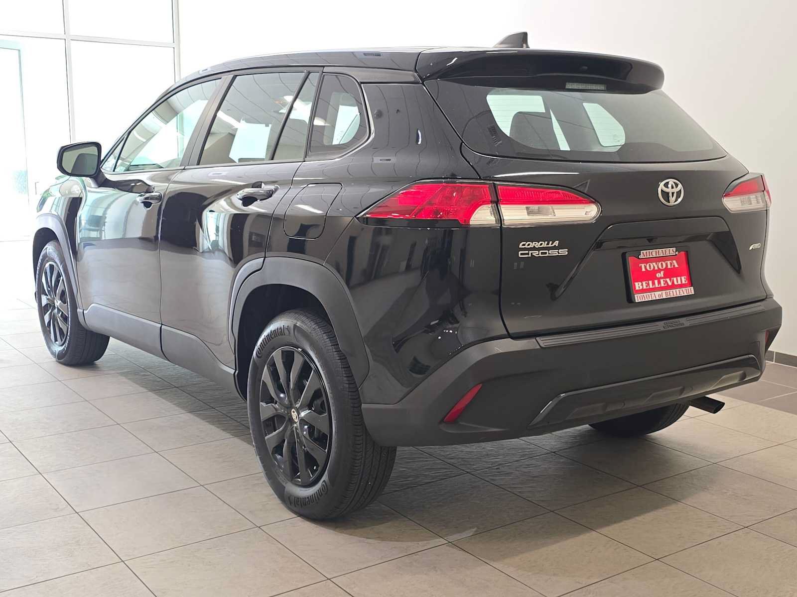 Certified 2025 Toyota Corolla Cross L AWD/4WD image 4