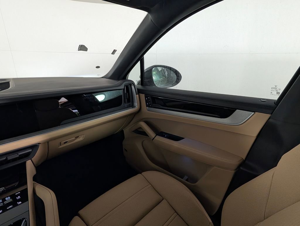 New 2026 Porsche Cayenne Coupe AWD/4WD image 23