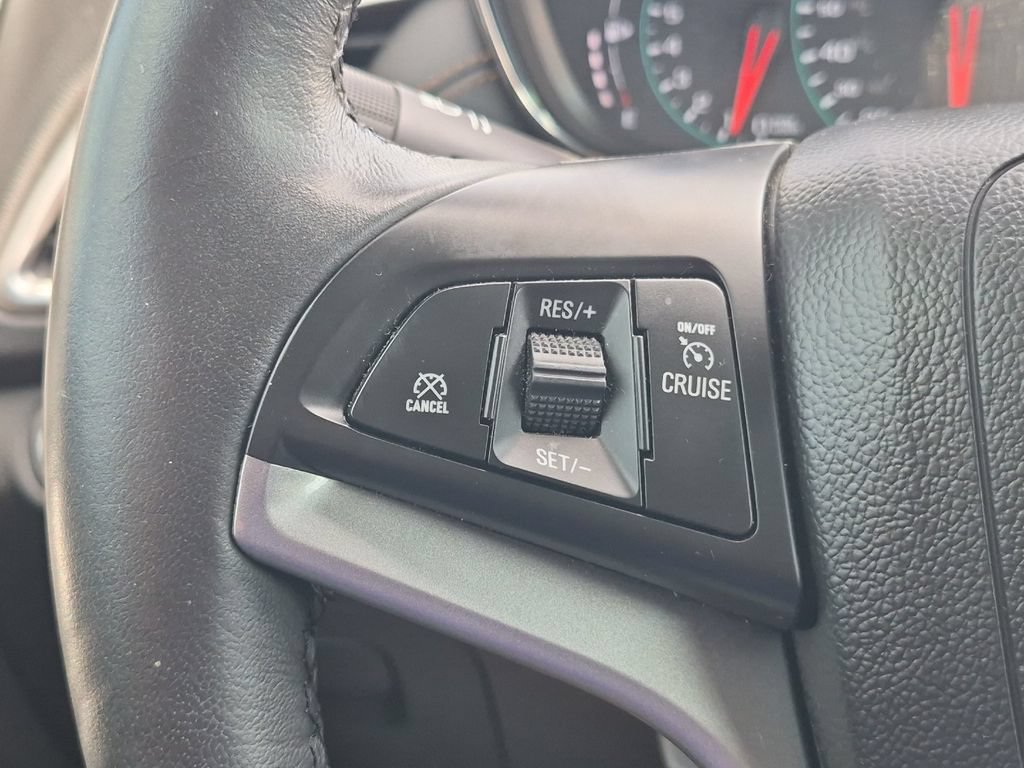 Used 2022 Chevrolet Trax LT w/ Midnight Edition FWD image 21
