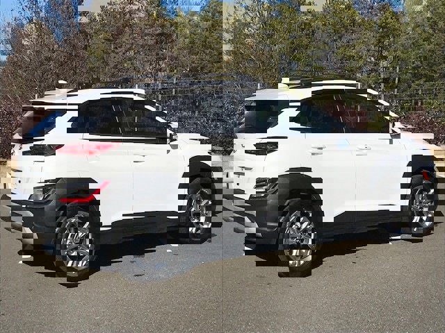 Used 2023 Hyundai Kona SEL image 4