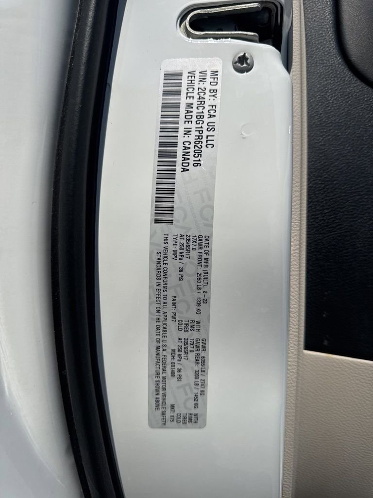 Used 2023 Chrysler Pacifica Touring-L FWD image 37