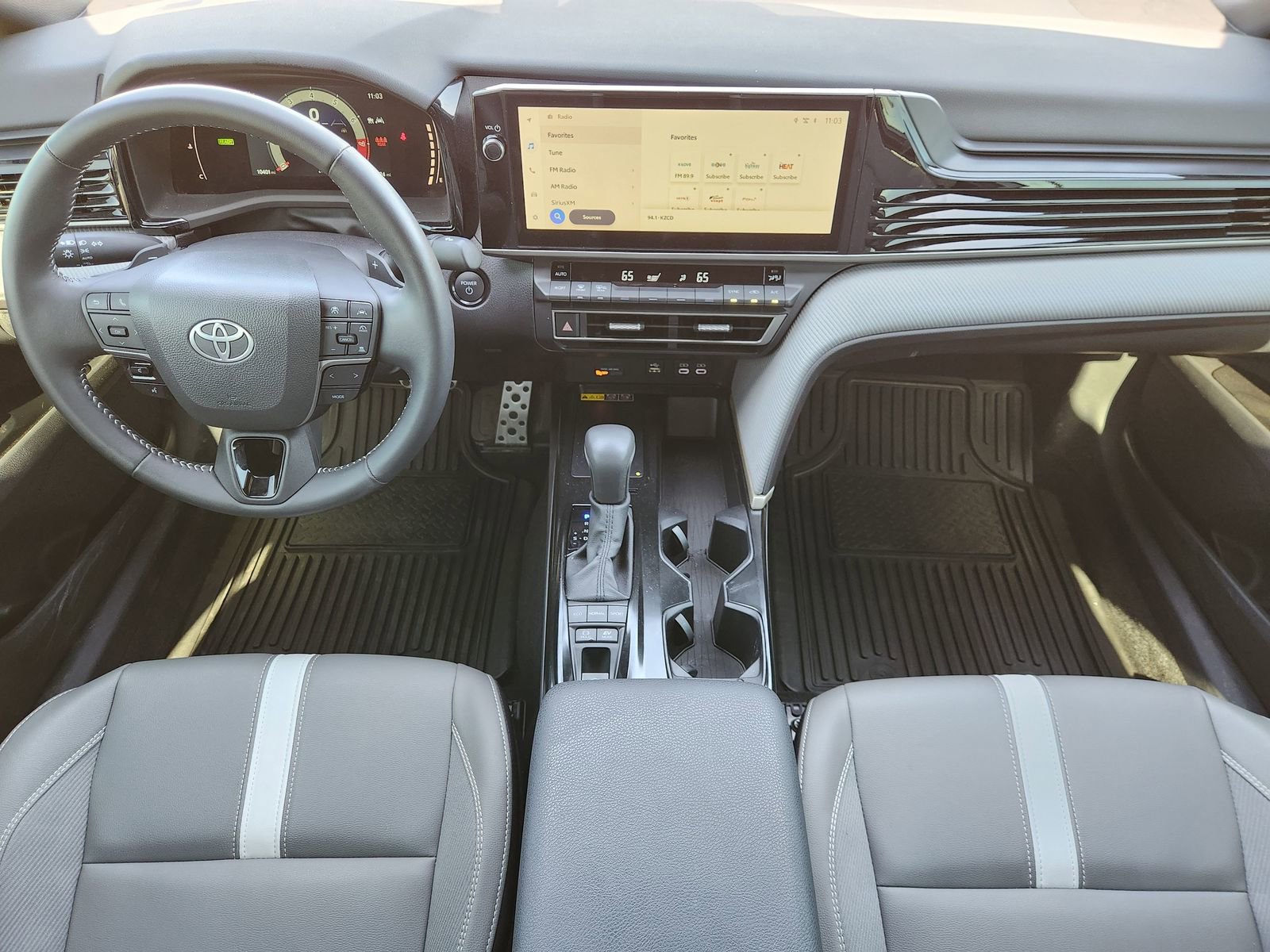 Used 2025 Toyota Camry SE w/ Multimedia Upgrade Package image 30
