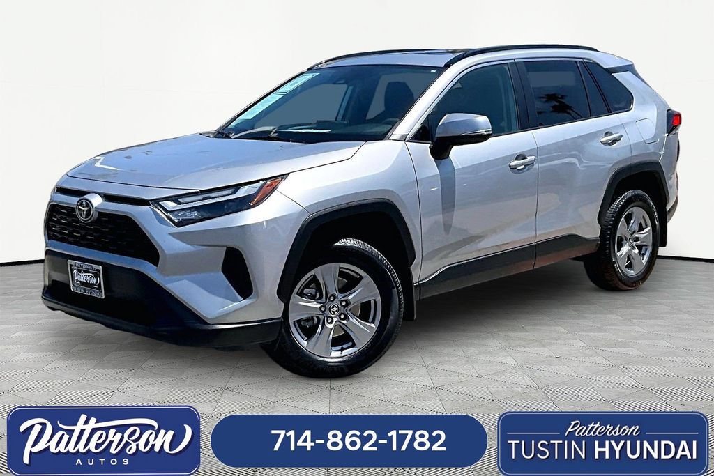 Used 2022 Toyota RAV4 XLE w/ Convenience Package FWD image 1