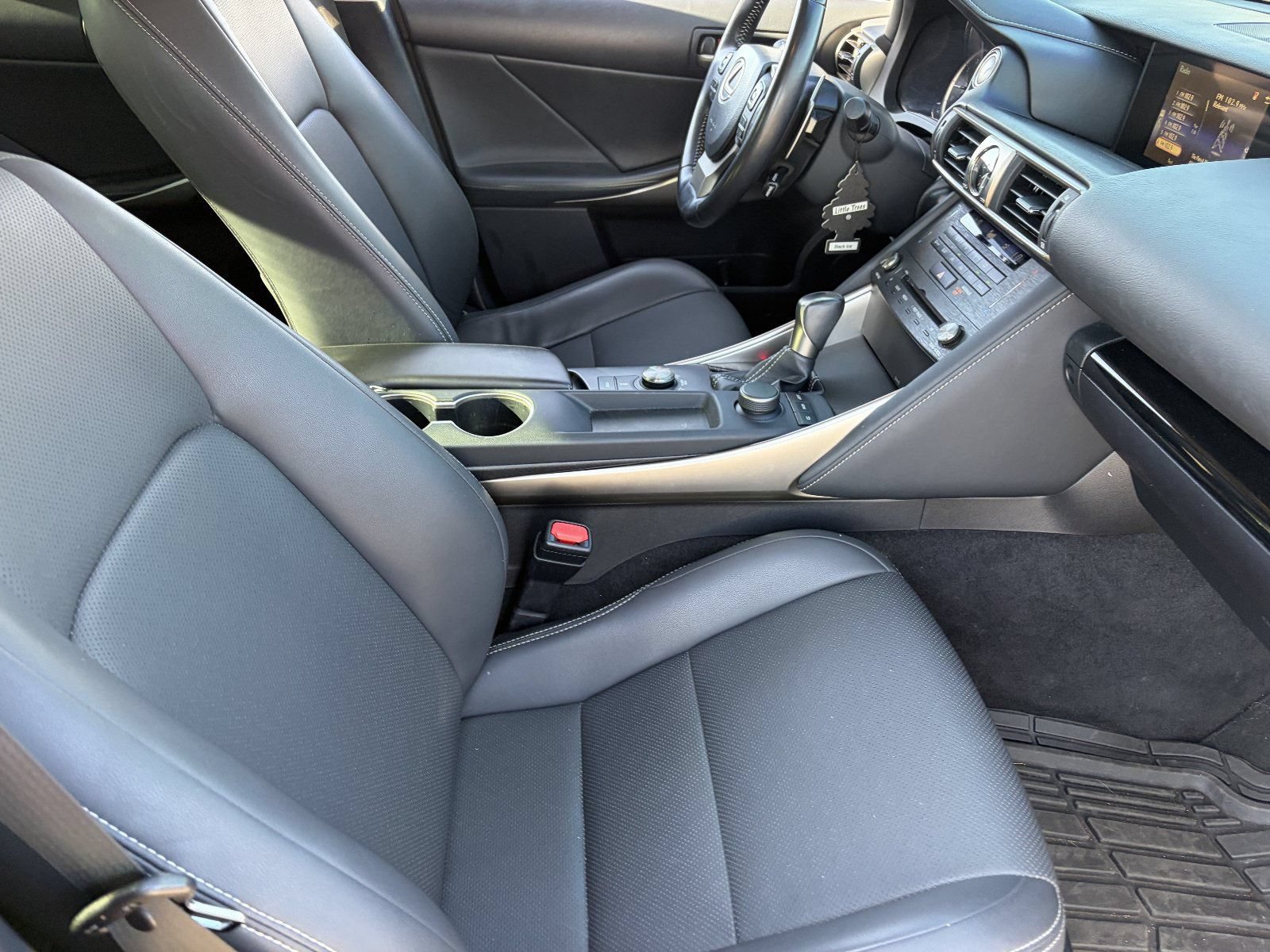 Used 2020 Lexus IS 300 RWD image 12
