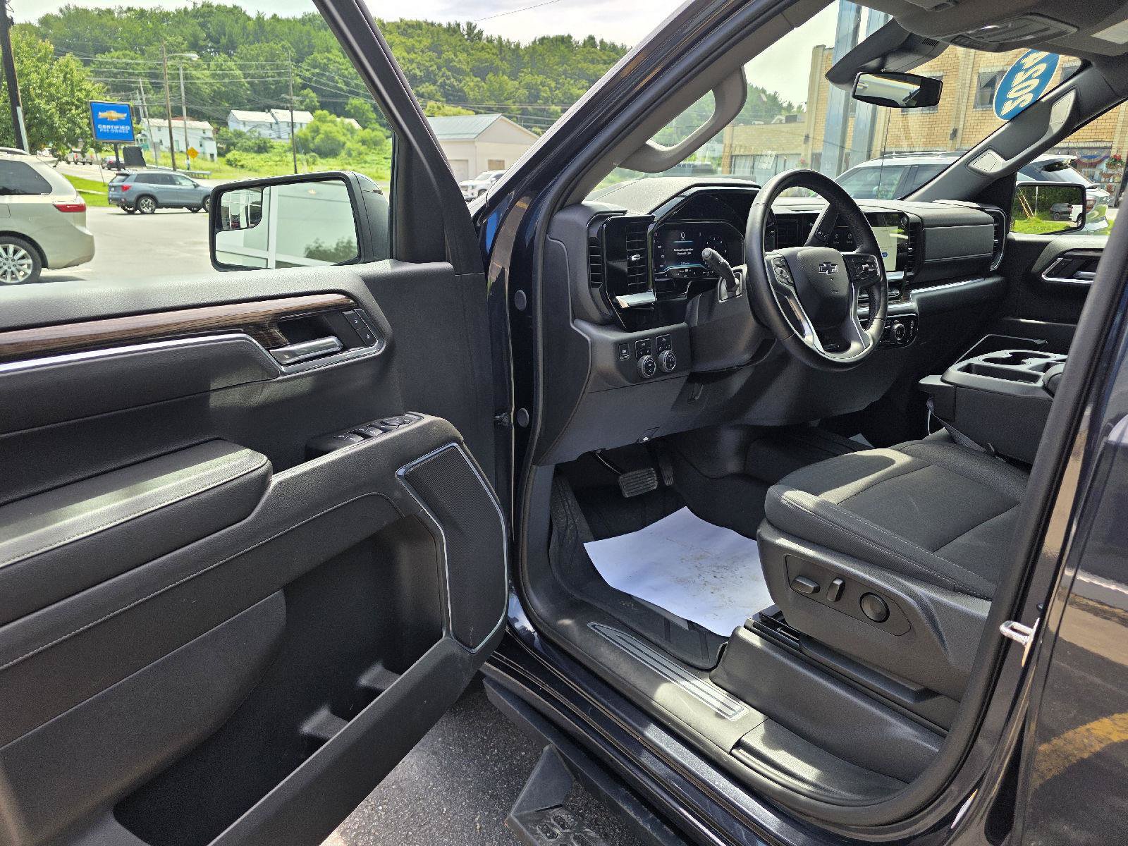 Used 2024 Chevrolet Silverado 1500 RST w/ Max Trailering Package AWD/4WD image 13