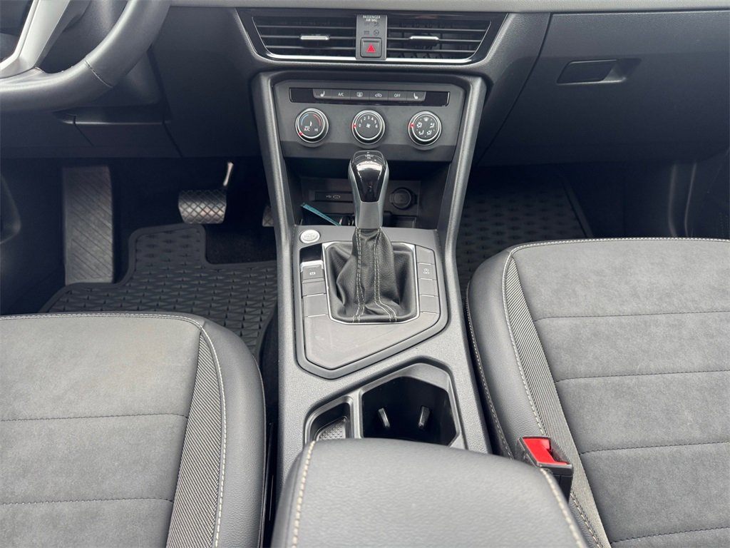 Certified 2022 Volkswagen Taos SE w/ IQ.Drive SE Package image 11