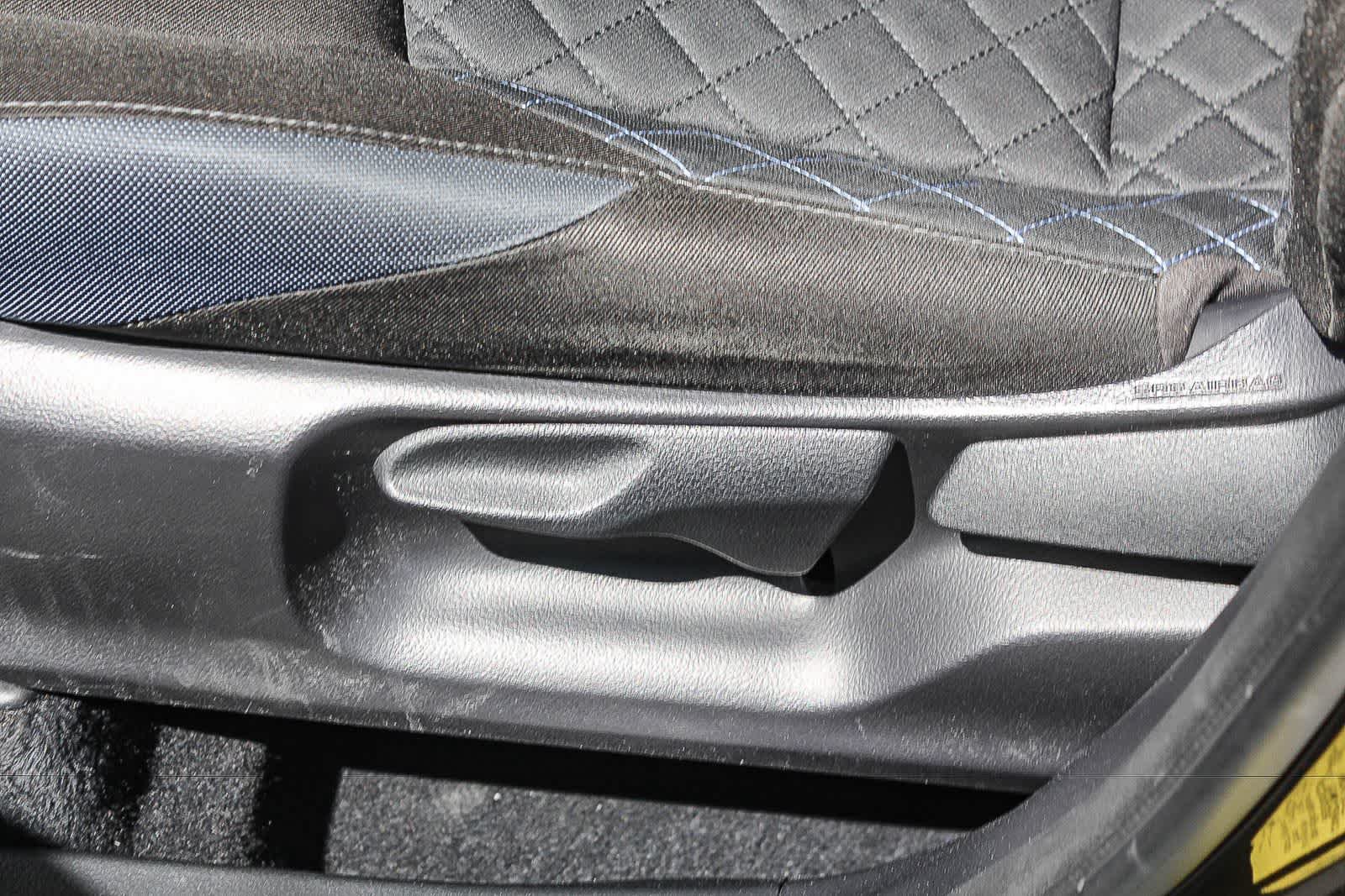 Used 2021 Toyota C-HR XLE FWD image 27