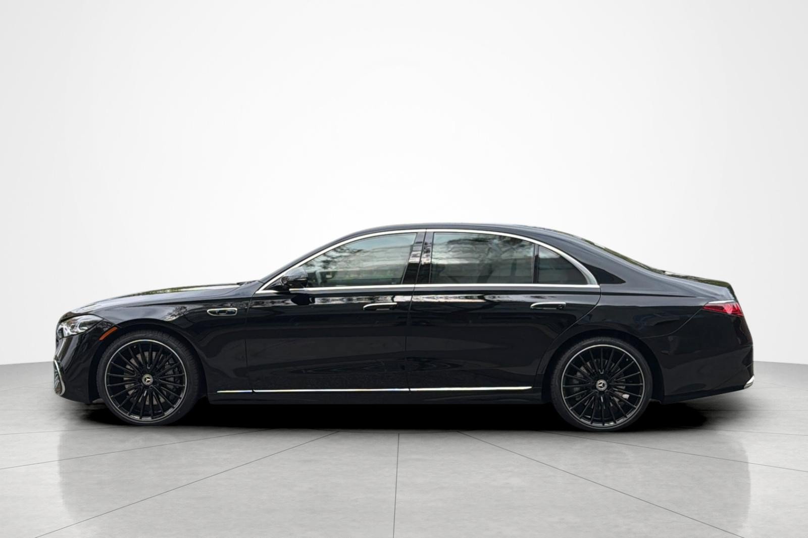 New 2027 Mercedes-Benz S 580 4MATIC Sedan image 2